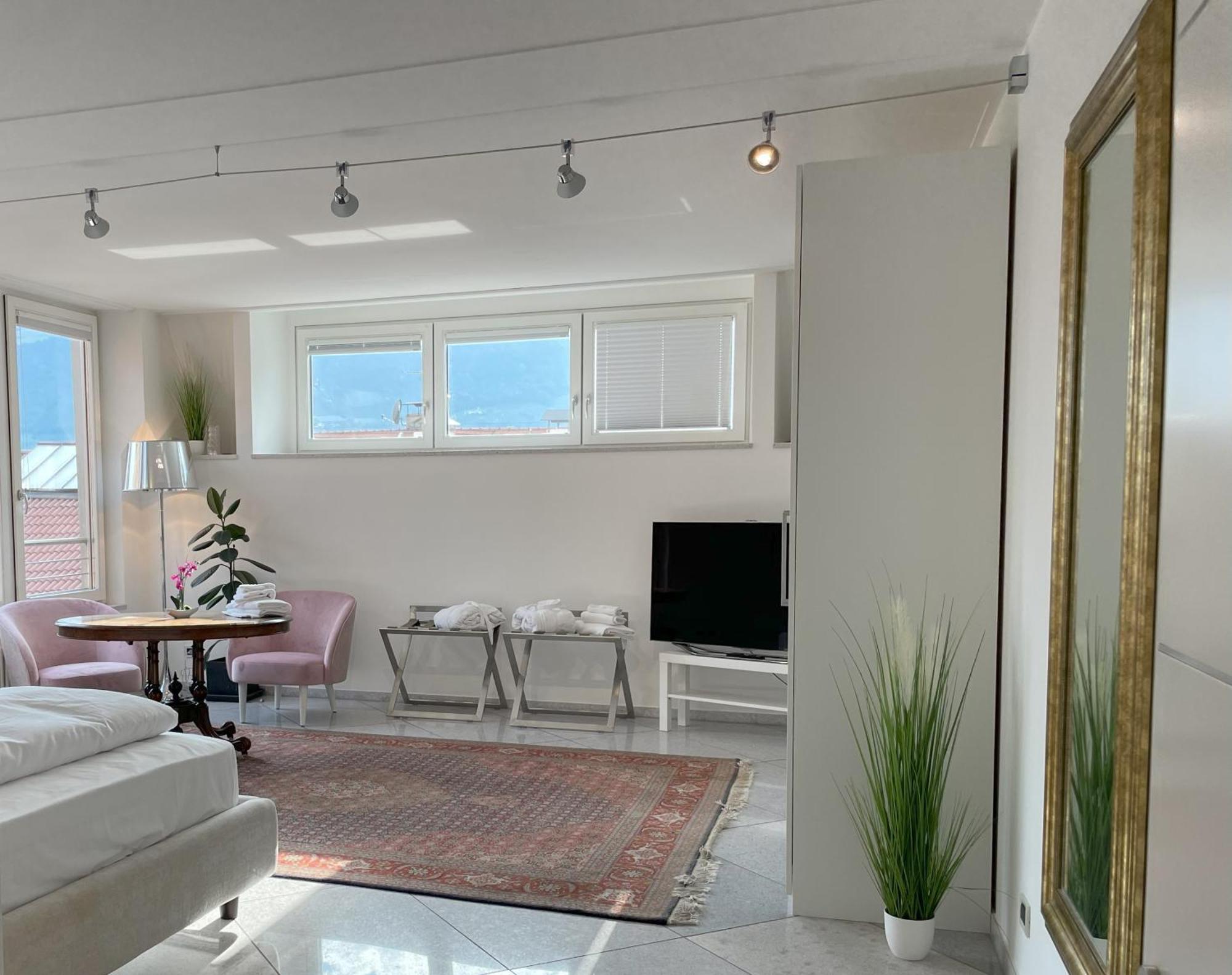 Artist House Apartment